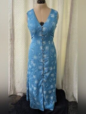 Sleeveless Blue Floral Button-Front Maxi Dress. Size Large